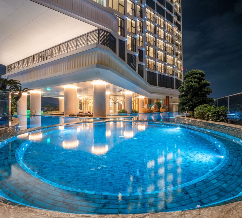 The Luxe Aquatica Pool