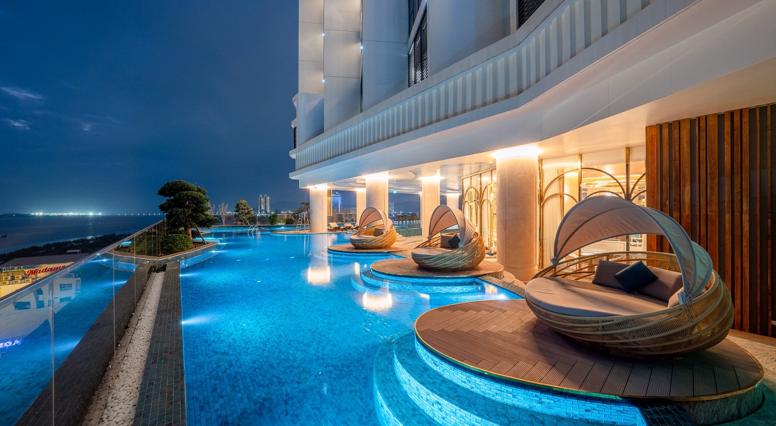 The Luxe Aquatica Pool