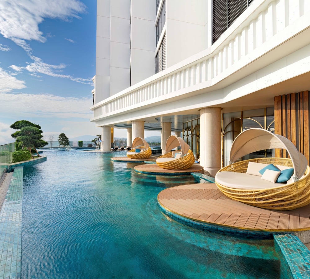 The Luxe Aquatica Pool