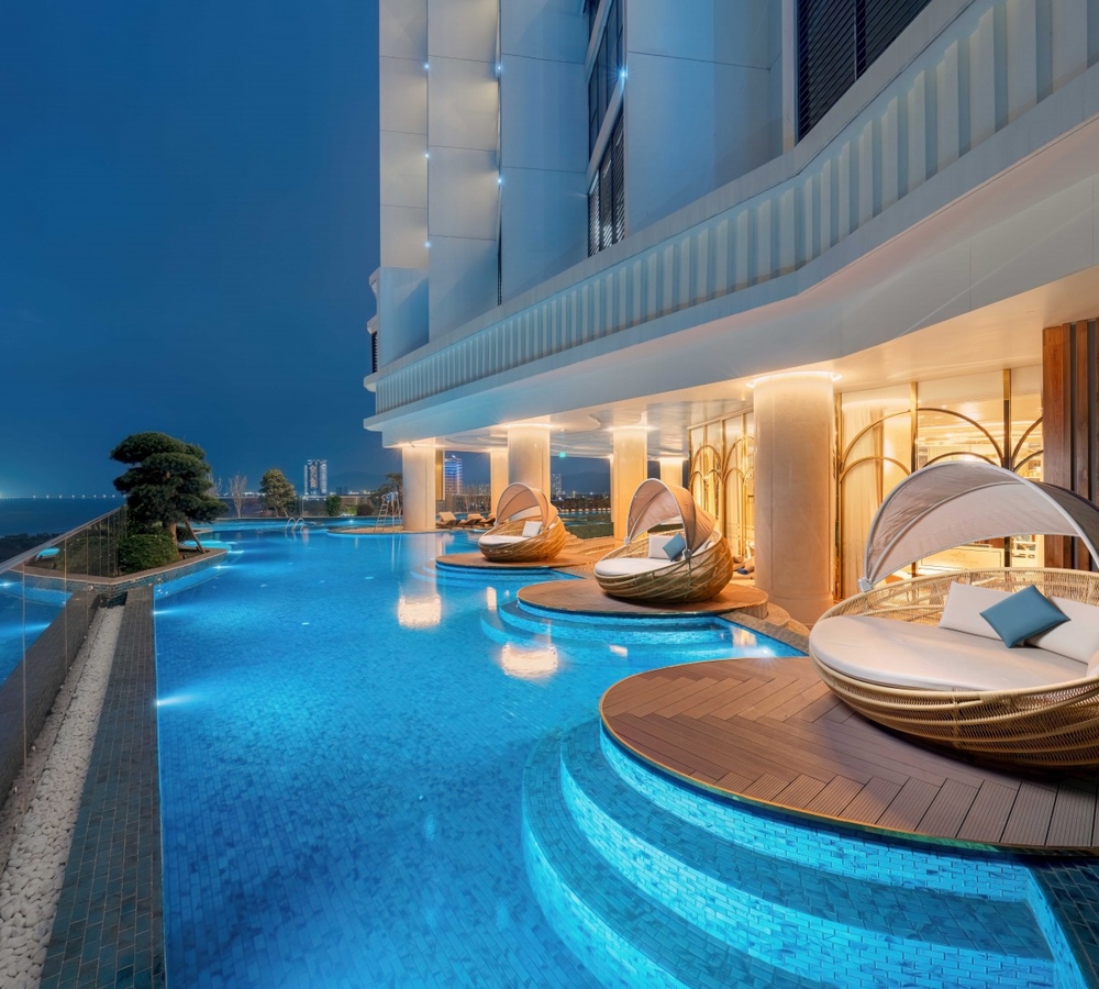The Luxe Aquatica Pool