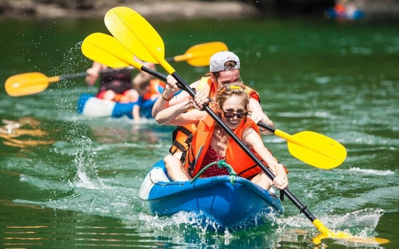 Chèo thuyền Kayak ở Đảo Ti Tốp & hang Luồng