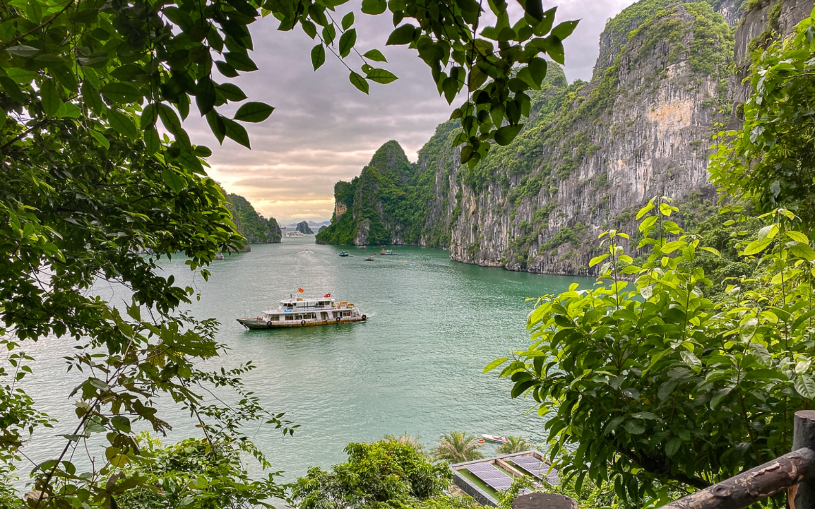Vị trí của hang Sửng Sốt